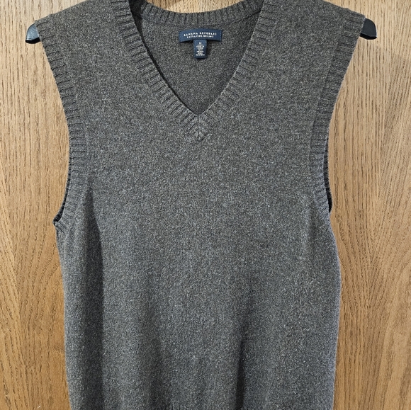 Banana Republic brown extra fine merino wool sweater vest - Picture 1 of 6